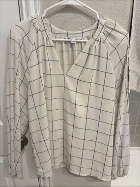 41 Hawthorn Cream Windowpane V-Neck Blouse